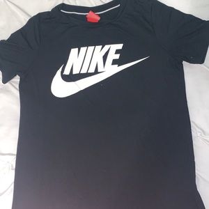 Black Nike t-shirt size small